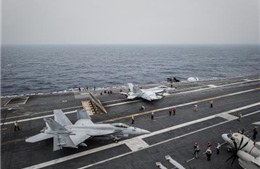 Tàu sân bay Mỹ đón quan khách quân đội Trung Quốc 
