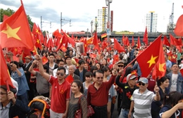 Người Việt tại Đức tuần hành rầm rộ phản đối Trung Quốc