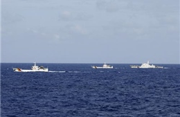 Tàu Trung Quốc chạy tốc độ cao cắt mặt tàu Kiểm ngư Việt Nam