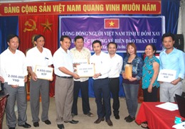 Người Việt ở Udomxay ủng hộ quân dân biển đảo thân yêu 