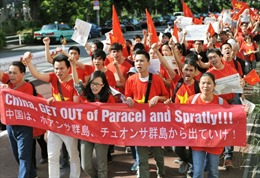 Người Việt tại Nhật Bản tuần hành phản đối Trung Quốc