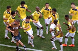 Lần đầu tiên Colombia sớm giành vé vào vòng 2