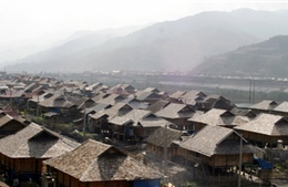 Tái nghèo ở bản tái định cư - Kỳ 1: Tái định cư Mường Lay, “thay” không “đổi”