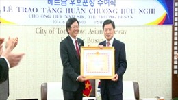 Trao Huân chương Hữu nghị cho Thị trưởng Busan, Hàn Quốc