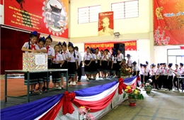 Học sinh Việt tại Lào hướng về biển đảo quê hương 