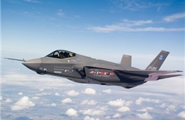 Siêu máy bay F-35B trở lại bầu trời 