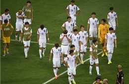 Đội tuyển Hàn Quốc bị ném kẹo cứng 