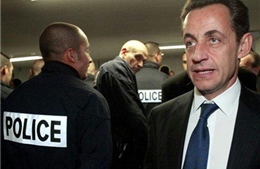 Cựu Tổng thống Pháp Sarkozy bị tạm giữ để thẩm vấn 