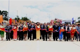  Việt Nam giúp Lào xây dựng hạ tầng giao thông, kết nối khu vực 