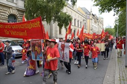 Cộng đồng người Việt tại Angola, New Zealand tuần hành phản đối Trung Quốc