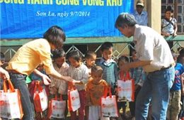 “Đồng hành cùng vùng khó” đến với trẻ em nghèo Sơn La