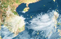 Biển Đông đề phòng mưa dông, lốc xoáy