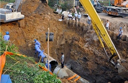 Lại vỡ đường ống nước sông Đà, 7 vạn hộ dân Thủ đô mất nước