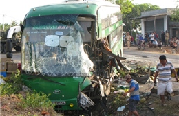 Xe khách Mai Linh đối đầu xe tải, 9 người thương vong