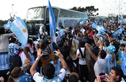 Bại trận, tuyển Argentina vẫn được chào đón nồng nhiệt tại quê nhà