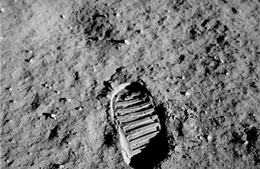 Lần đầu tiên con người đặt chân lên Mặt trăng