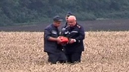 Video tìm thấy hộp đen máy bay MH17