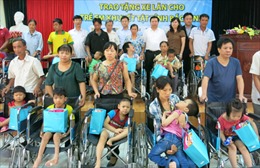 Bắc Ninh: Trao tặng 100 xe lăn cho trẻ em khuyết tật