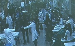 Người nhà bệnh nhân hành hung y tá bệnh viện Bạch Mai