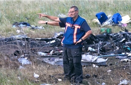 Cảnh sát Hà Lan, Australia tới hiện trường vụ MH17