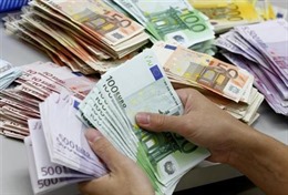 Euro xuống giá sau tin cứu trợ ngân hàng Bồ Đào Nha 