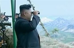 Hình ảnh ông Kim Jong Un thị sát diễn tập quân sự