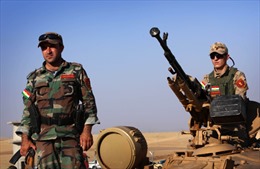 Mỹ hỗ trợ người Kurd giành lại 2 thị trấn từ IS 