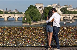 Sáng kiến cứu những cây cầu tình yêu” ở Paris