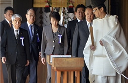Hai bộ trưởng Nhật Bản thăm đền Yasukuni 
