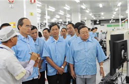 Đồng chí Nguyễn Thiện Nhân thăm nhà máy Samsung