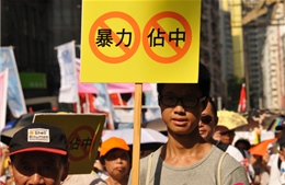Hong Kong bùng nổ biểu tình chống chiếm &#39;phố Wall&#39;