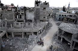 Israel không kích đáp trả loạt rốc-két mới từ Gaza 