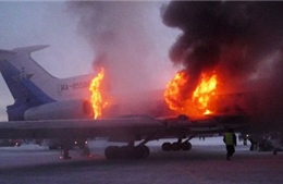 Máy bay chở khách Ấn Độ bốc cháy