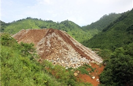 Phú Thọ: Nguy cơ từ những đống chất thải quặng