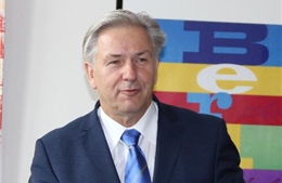 Thị trưởng Berlin Klaus Wowereit từ chức