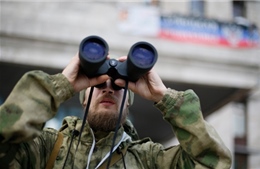 Ukraine: Xe tăng quân ly khai tiến vào Novoazovsk 