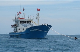 Khẩn trương cứu nạn tàu cá đang trôi dạt cùng 32 ngư dân 