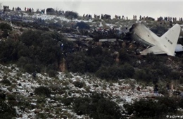 Máy bay Ukraine rơi ở sa mạc Algeria 