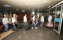 Thêm 38 lao động Việt Nam rời Libya về nước