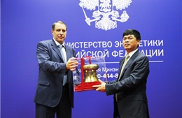 Việt Nam-Nga lập liên doanh khai thác hai mỏ dầu tỉ tấn