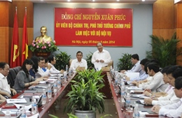 Phó Thủ tướng Nguyễn Xuân Phúc làm việc với Bộ Nội vụ
