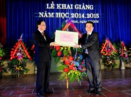 Đồng chí Tô Huy Rứa dự khai giảng năm học mới tại Trường THPT Chuyên Bắc Ninh