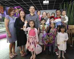 Trẻ em Việt tại Anh vui tết trung thu
