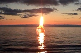 Choáng ngợp cảnh Hạm đội Phương Bắc Nga phóng tên lửa