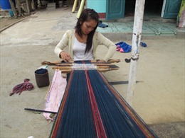 Lưu giữ tinh hoa nghề dệt làng Len Tô 