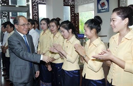 Chủ tịch Quốc hội gặp doanh nghiệp Việt tại Lào 