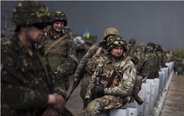 Ukraine lập &#39;vành đai an toàn&#39; quanh Donbass 