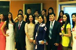 &#39;Hoa hậu Việt Nam tại Séc&#39; ủng hộ nạn nhân da cam
