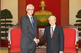 Tổng Bí thư Nguyễn Phú Trọng tiếp nguyên Thủ tướng Singapore Goh Chok Tong 