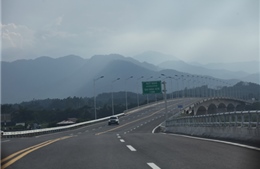 Cao tốc Nội Bài - Lào Cai bị nứt sau 3 ngày thông xe